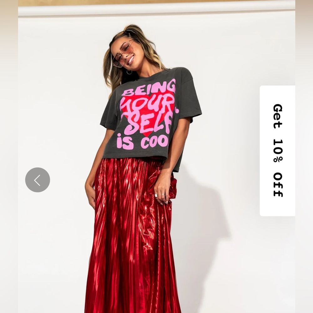 Dressed in LaLa cropped tshirt size l/xl